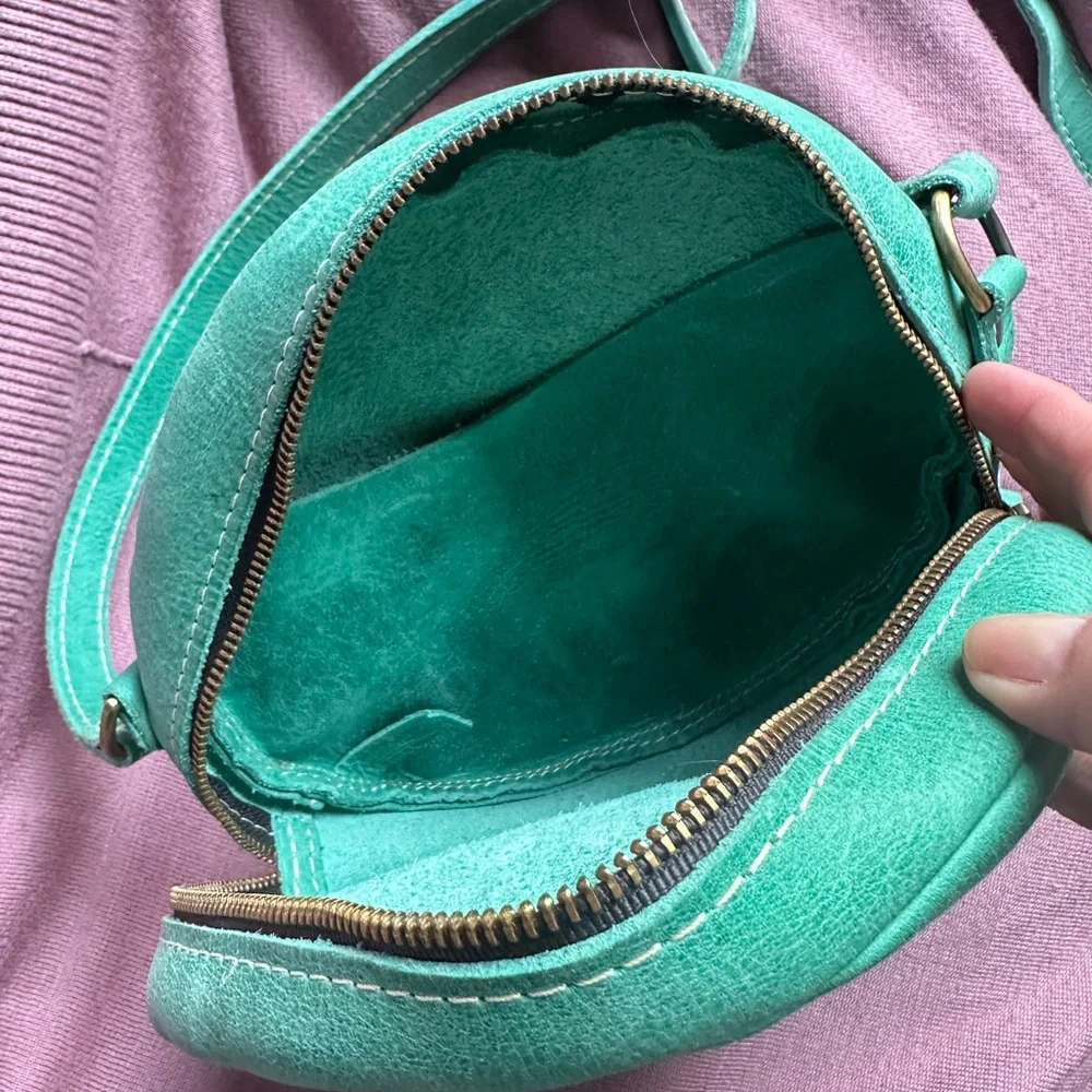 Portland Leather Goods PLG Large Circle Crossbody Bag in Surf Green Teal Blue - Picture 4 of 8